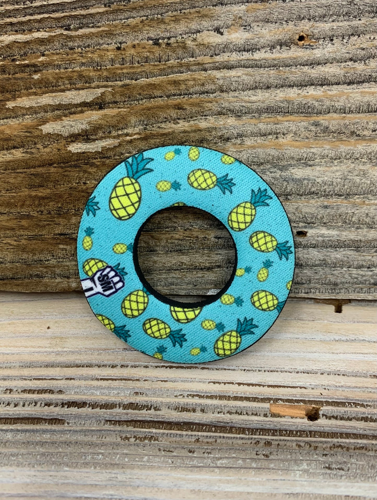 Pineapple grip donut